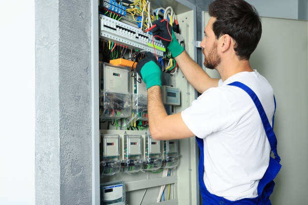 Best Licensed Electrician  in Robins, IA